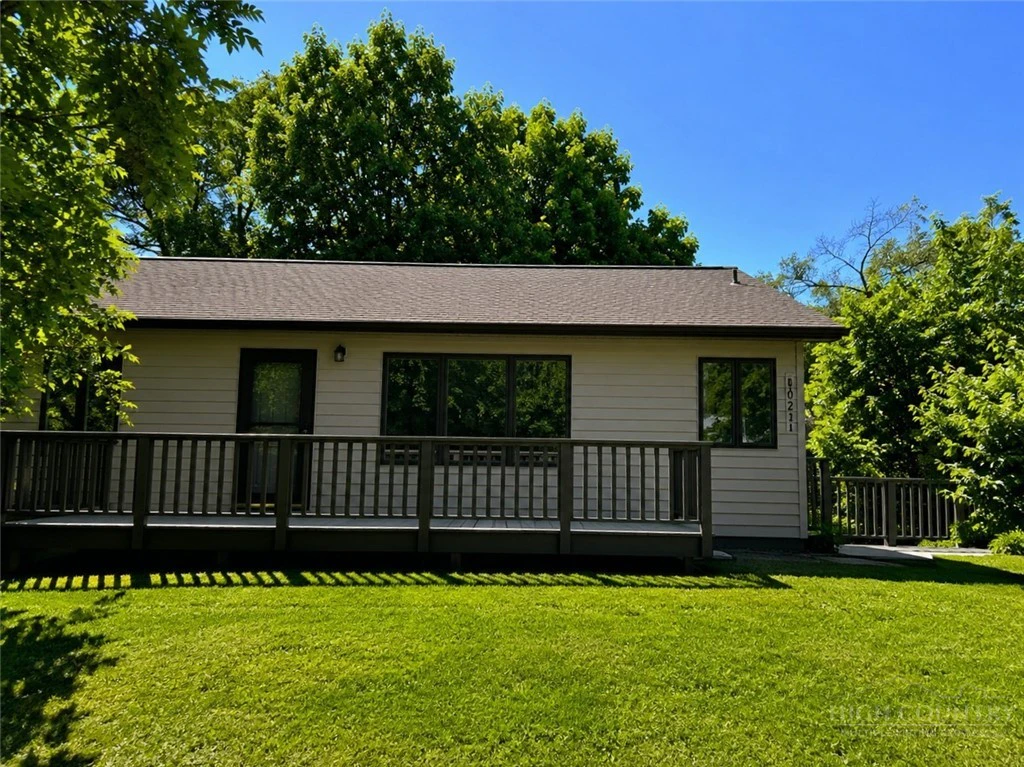 Image number 1 for the current listing