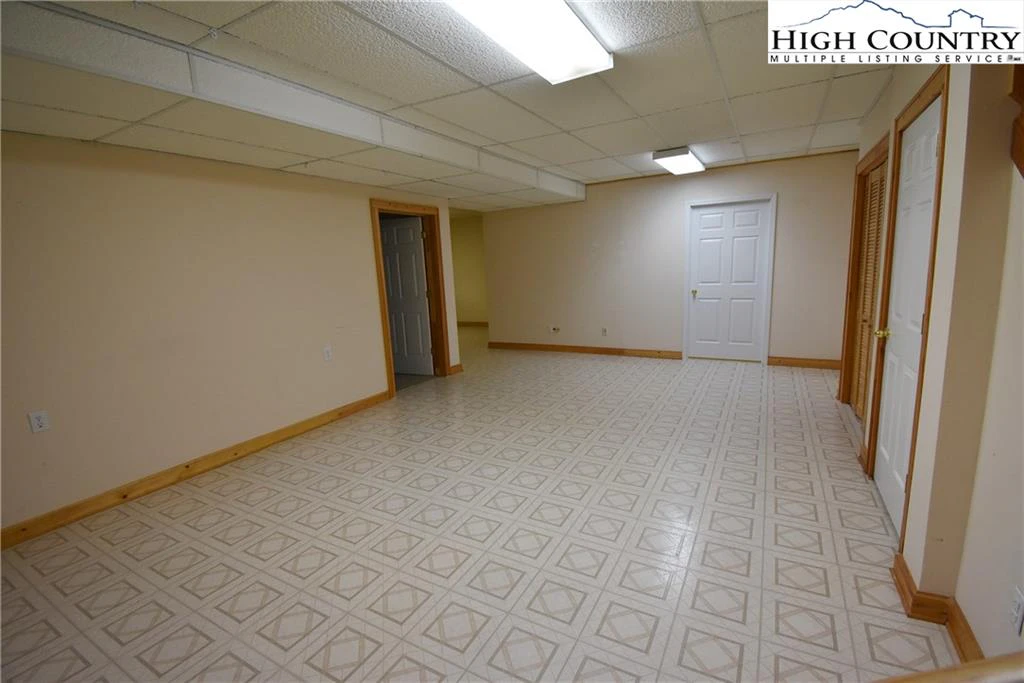 Image number 7 for the current listing