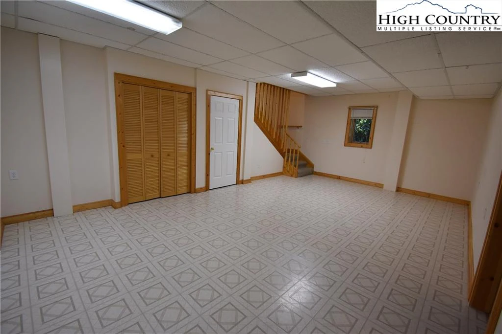 Image number 8 for the current listing