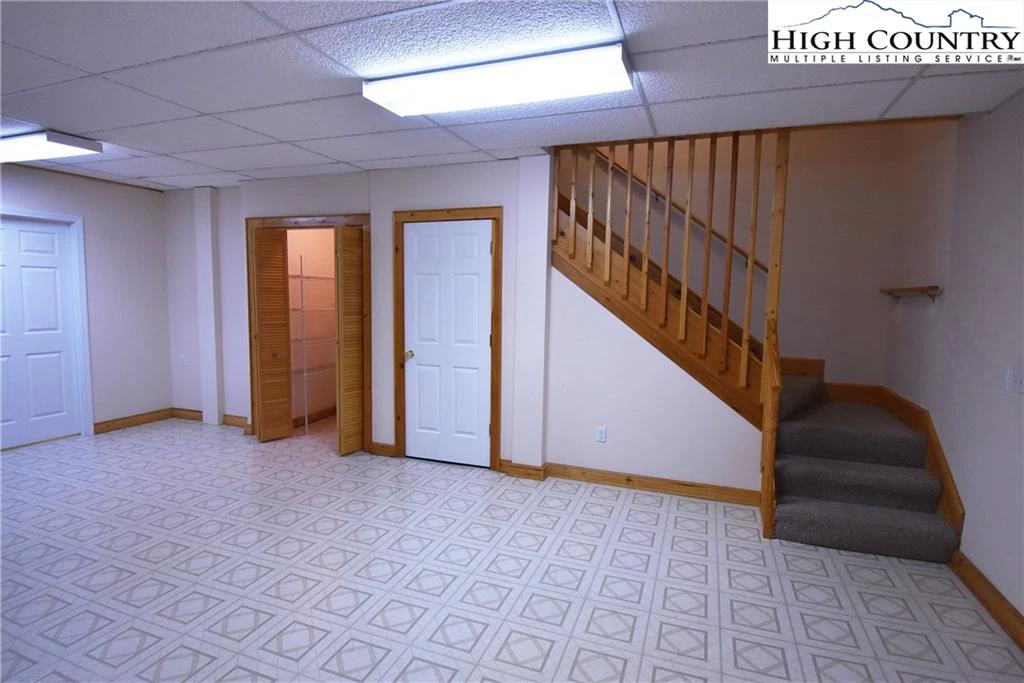 Image number 9 for the current listing