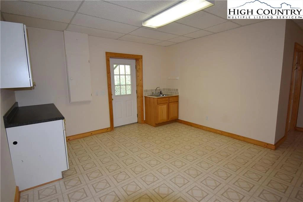 Image number 10 for the current listing