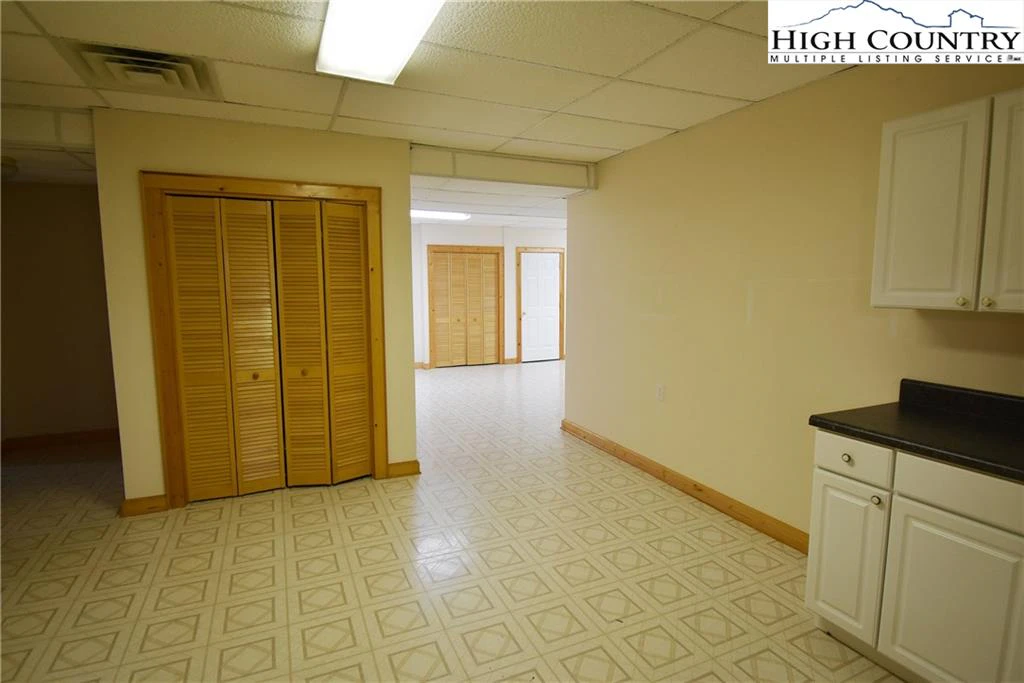 Image number 11 for the current listing