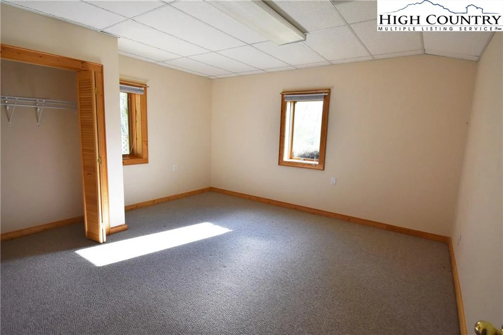 Image number 2 for the current listing