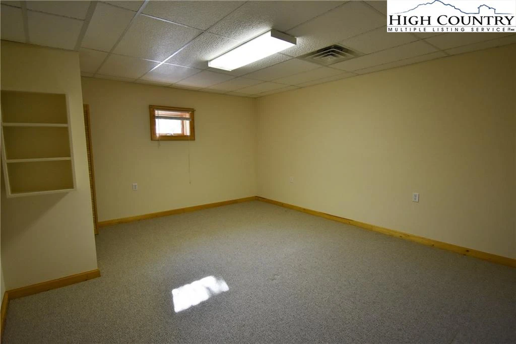 Image number 14 for the current listing