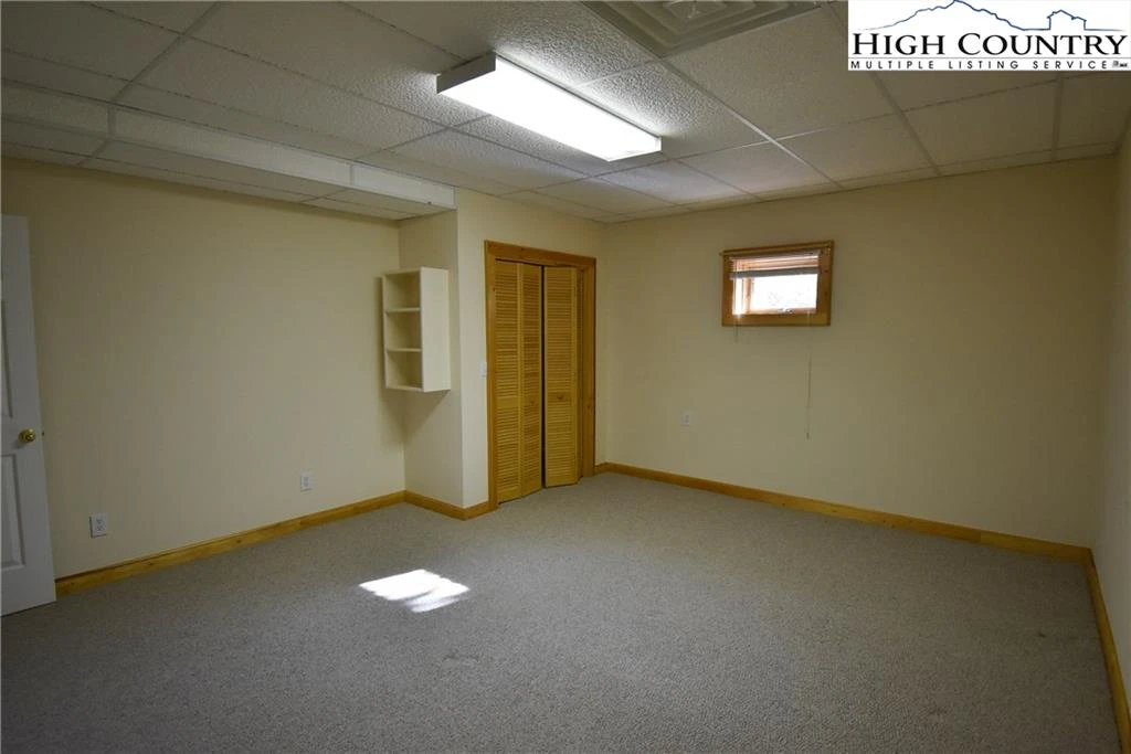 Image number 15 for the current listing