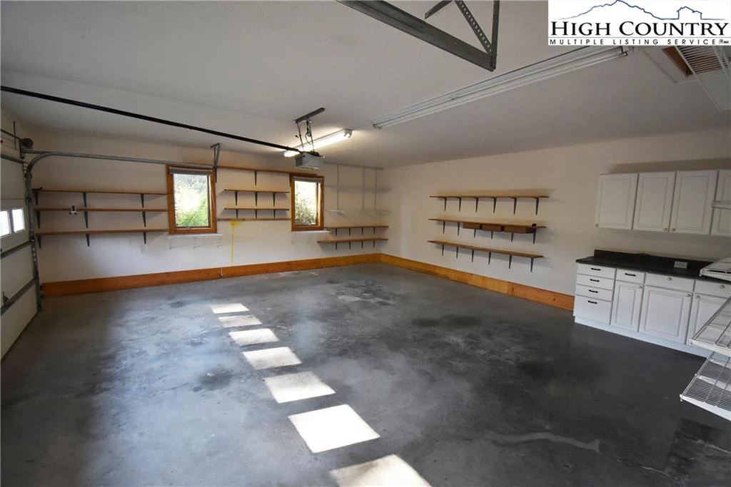Image number 21 for the current listing