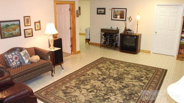 Image number 20 for the current listing