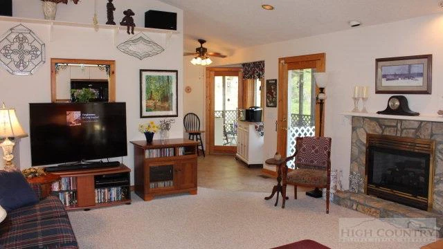 Image number 19 for the current listing