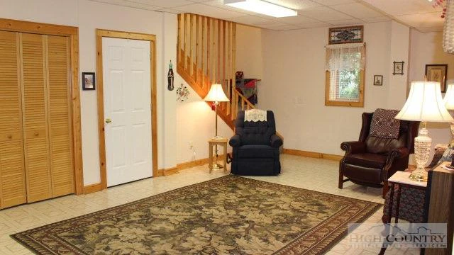 Image number 18 for the current listing