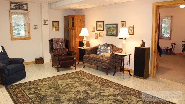 Image number 2 for the current listing