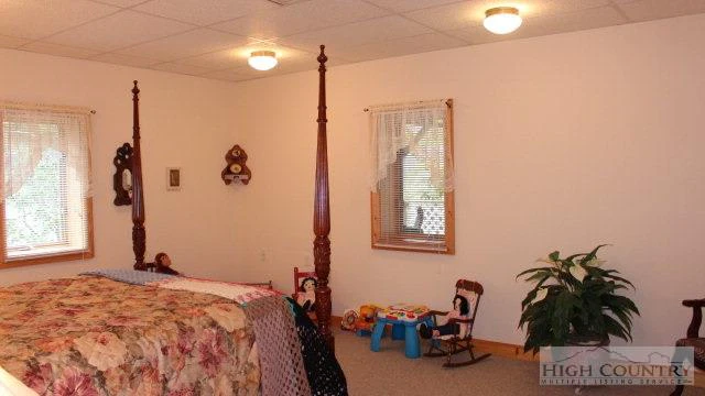 Image number 14 for the current listing