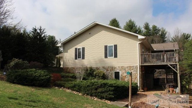 Image number 11 for the current listing