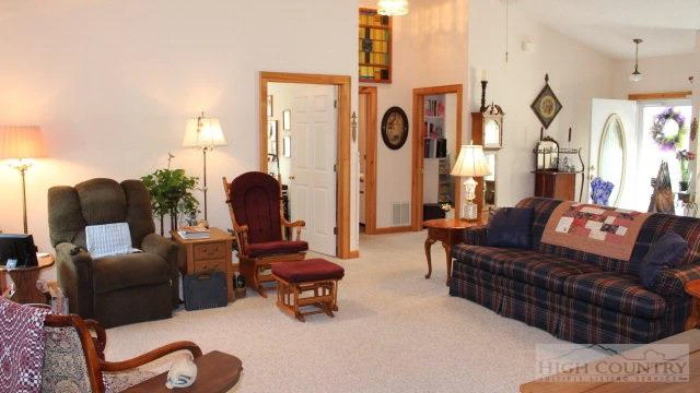 Image number 9 for the current listing