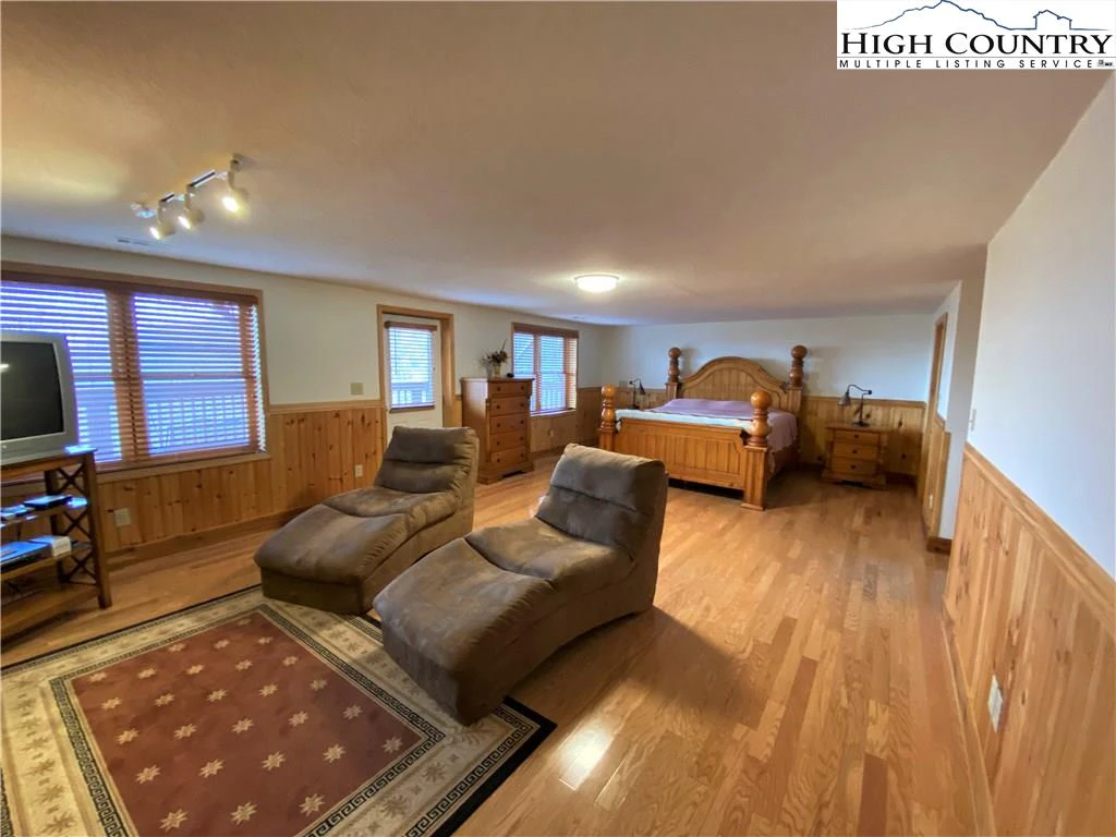 Image number 6 for the current listing