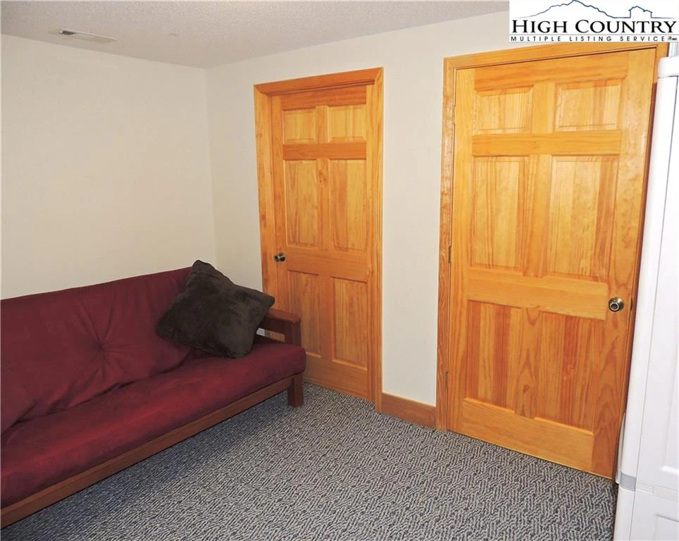 Image number 2 for the current listing