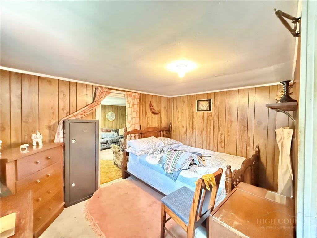Image number 15 for the current listing