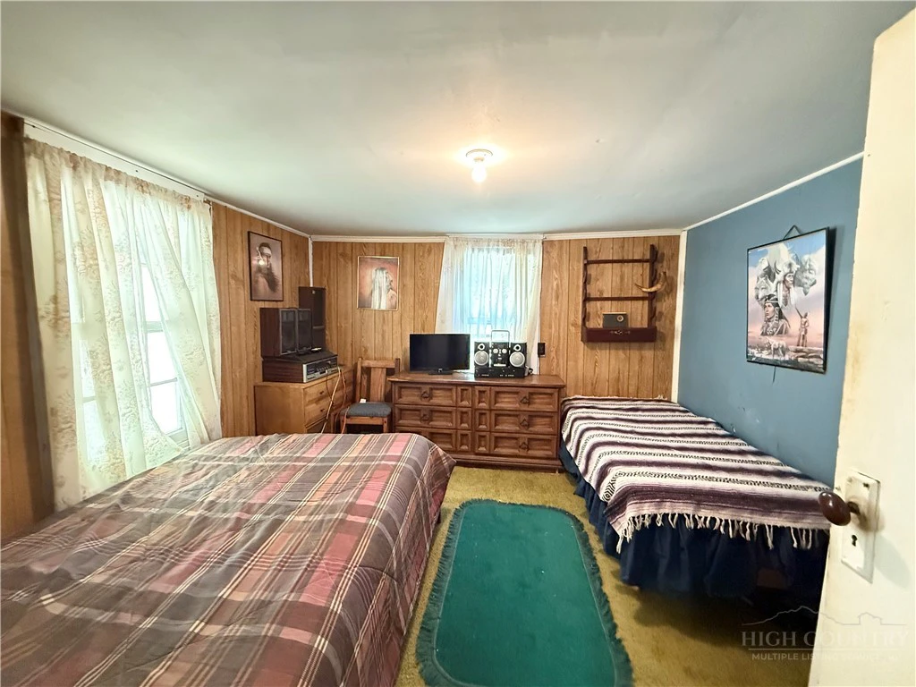 Image number 18 for the current listing