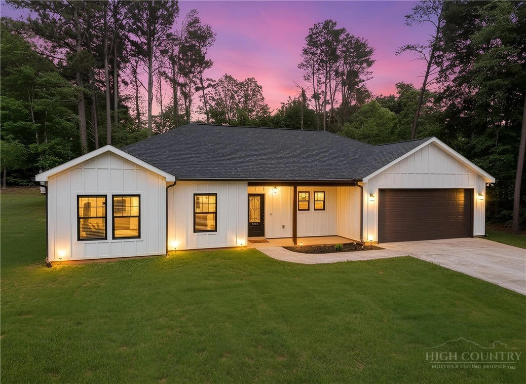 Image number 28 for the current listing