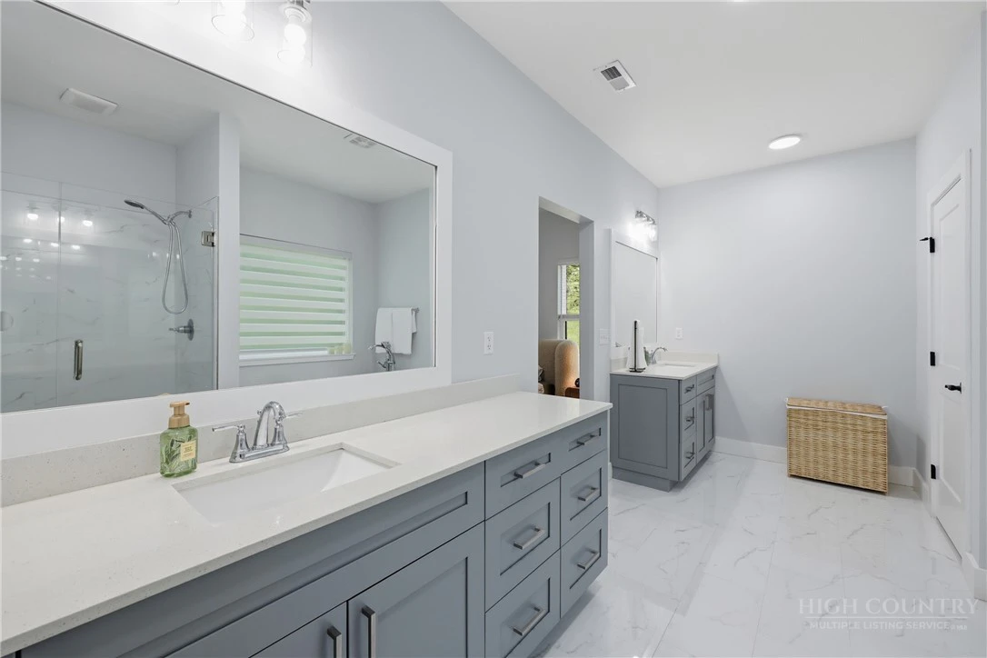 Image number 5 for the current listing