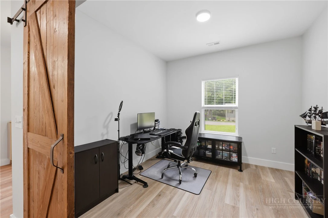 Image number 7 for the current listing