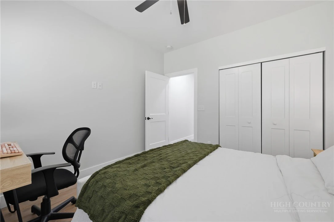 Image number 10 for the current listing
