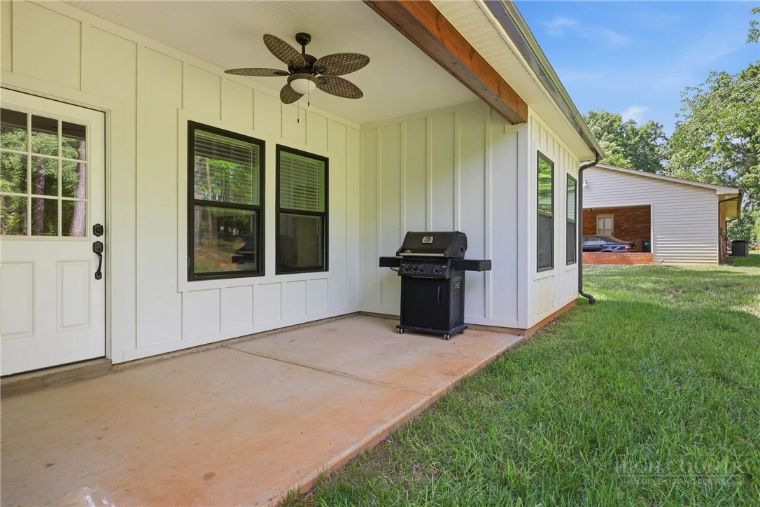 Image number 2 for the current listing