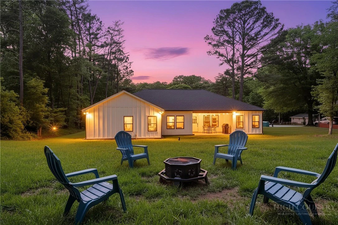 Image number 15 for the current listing