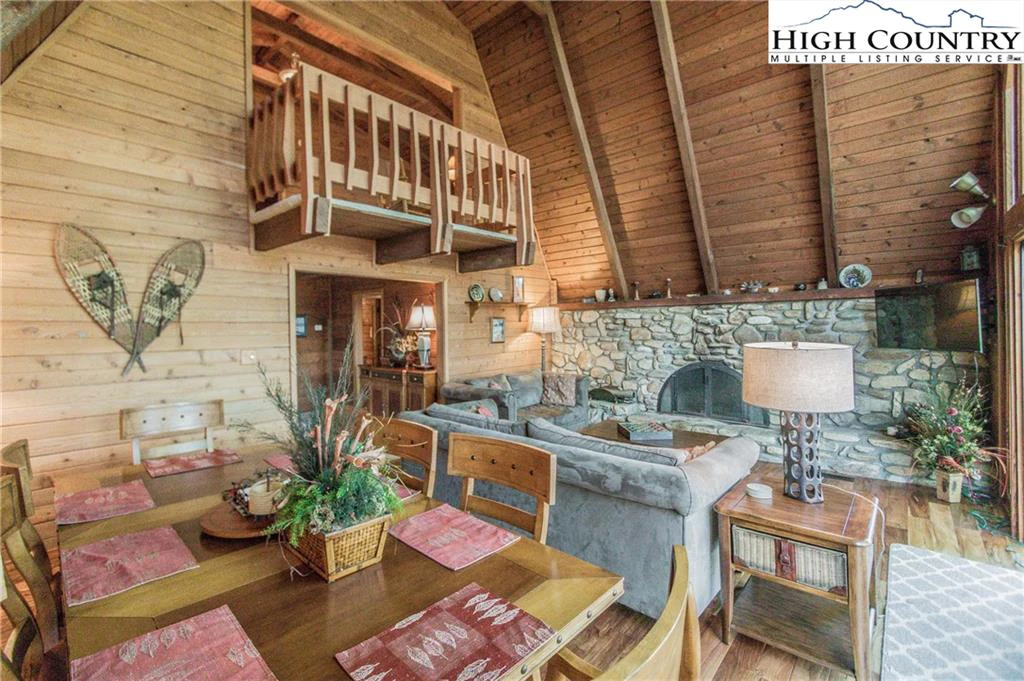 Image number 11 for the current listing