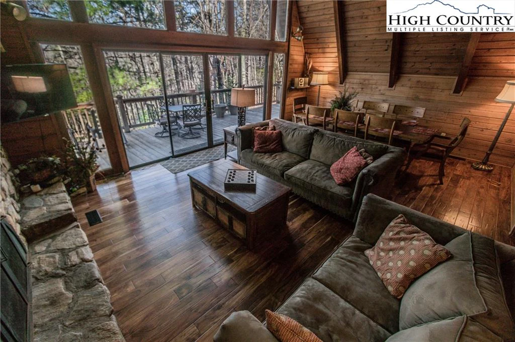 Image number 4 for the current listing