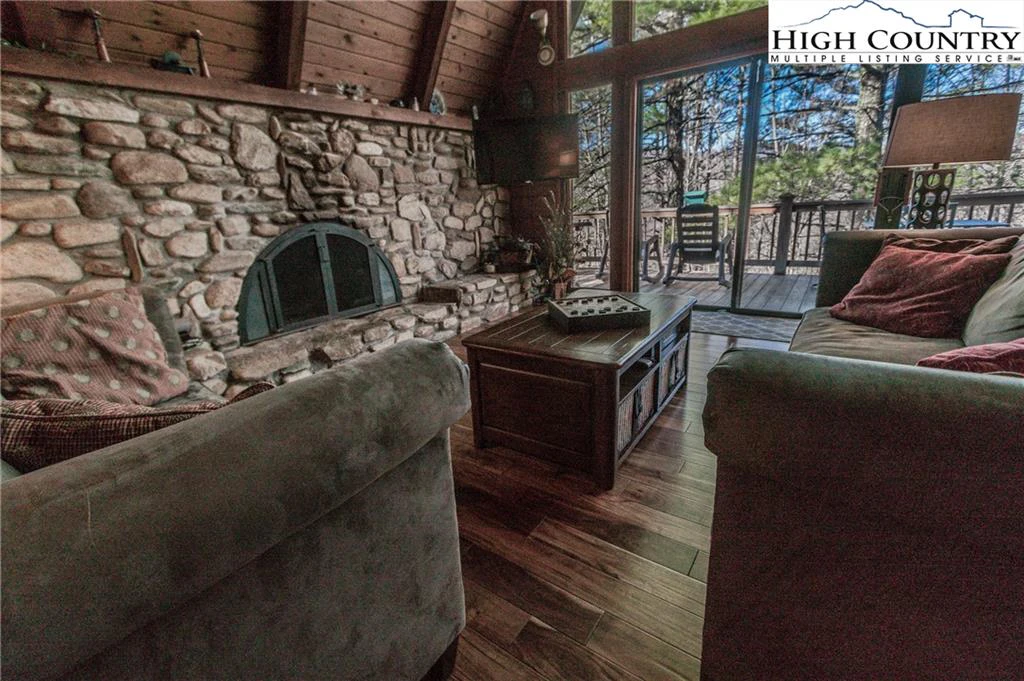 Image number 5 for the current listing