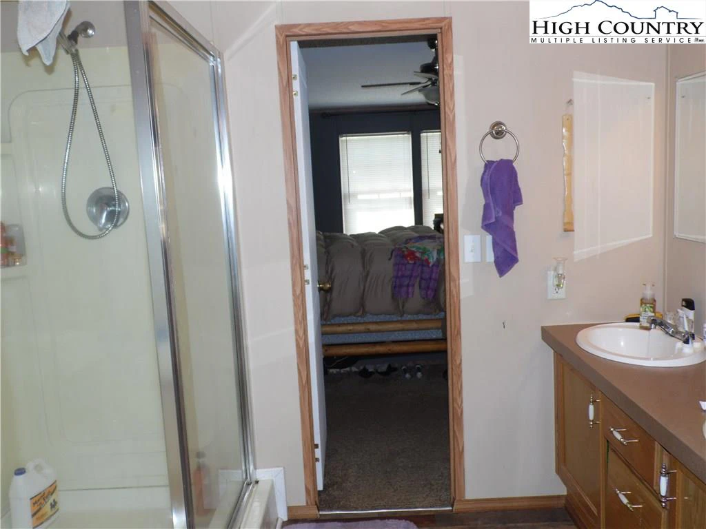 Image number 14 for the current listing