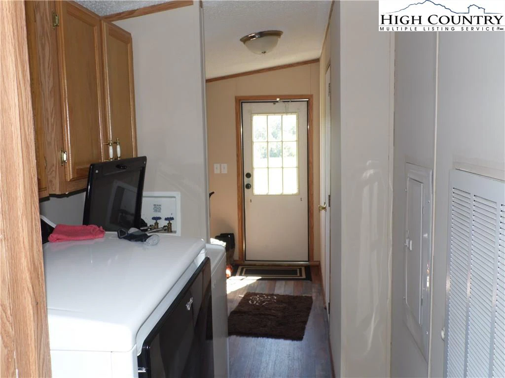 Image number 11 for the current listing