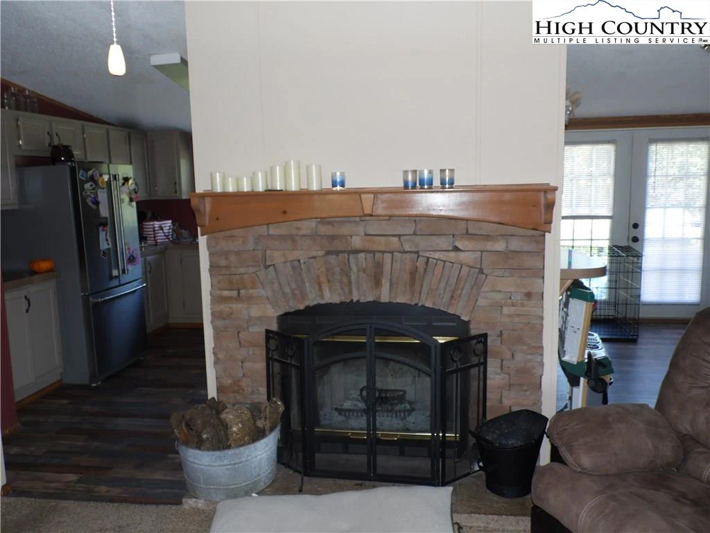 Image number 21 for the current listing