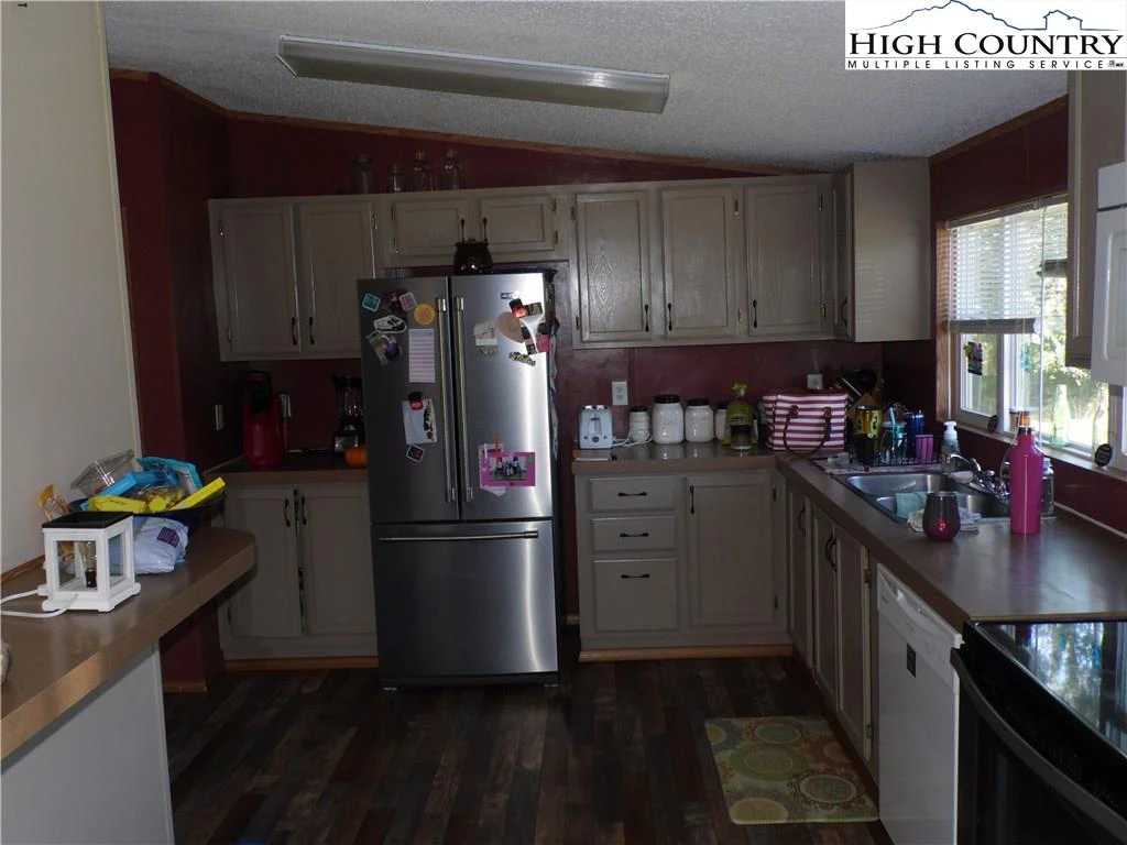 Image number 19 for the current listing