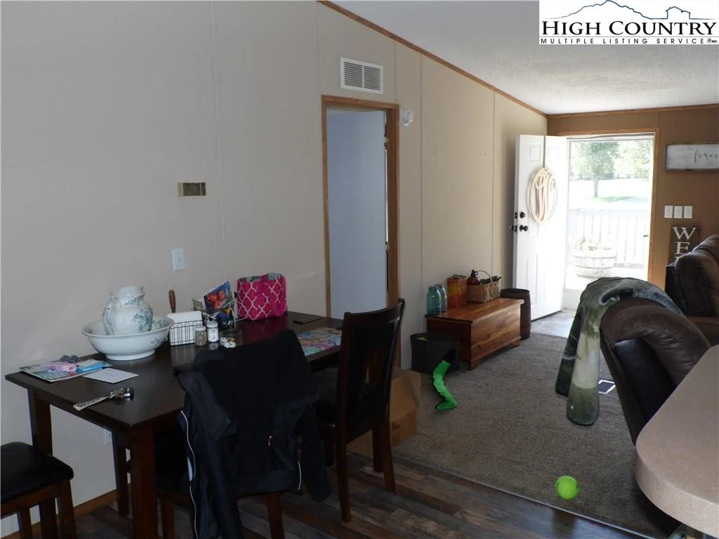 Image number 18 for the current listing