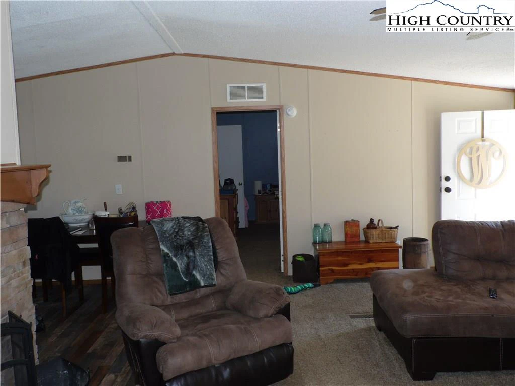 Image number 17 for the current listing