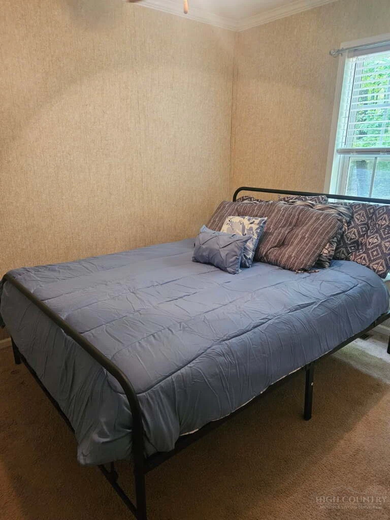 Image number 7 for the current listing