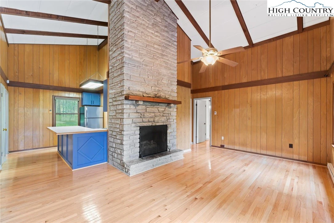 Image number 20 for the current listing