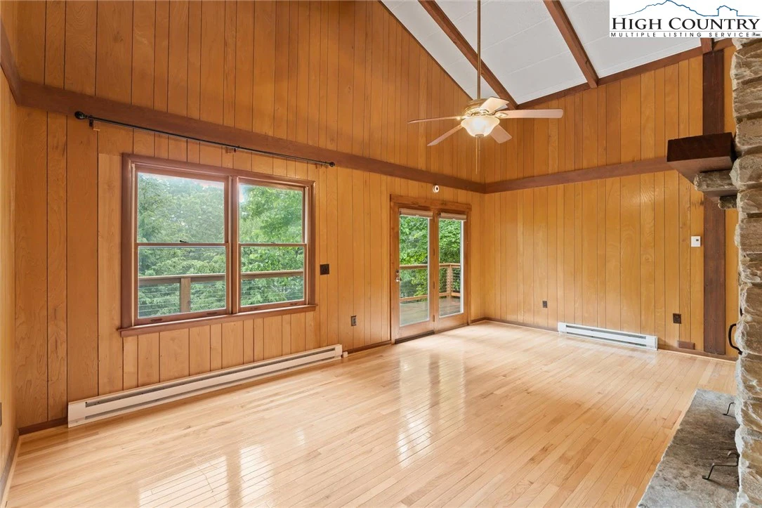 Image number 18 for the current listing
