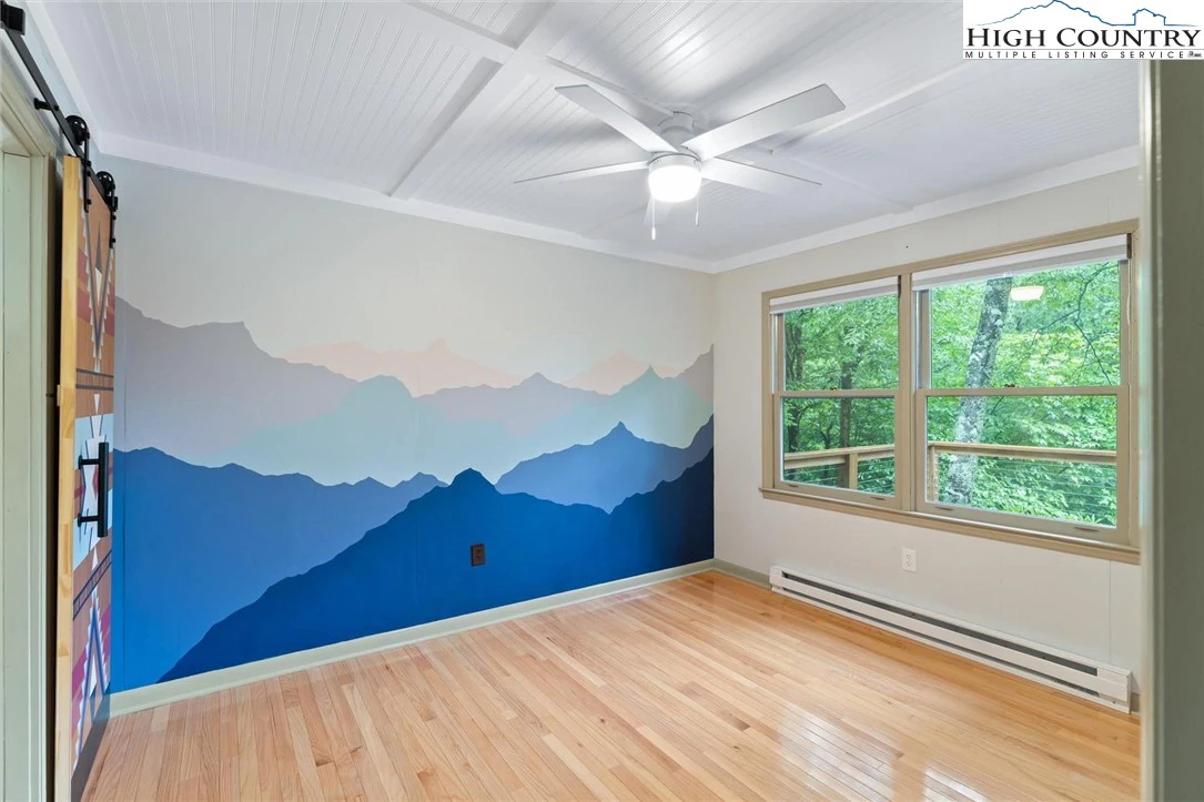 Image number 11 for the current listing