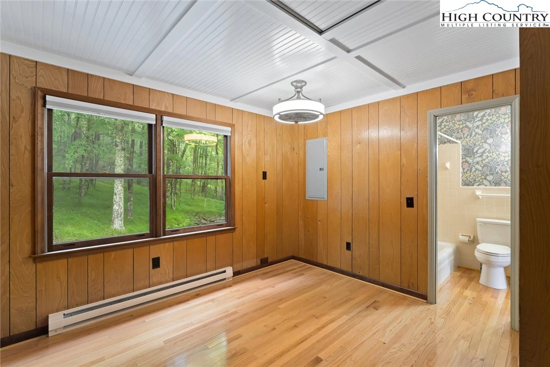 Image number 5 for the current listing