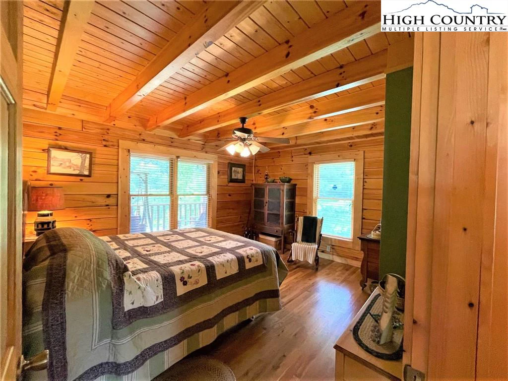 Image number 40 for the current listing