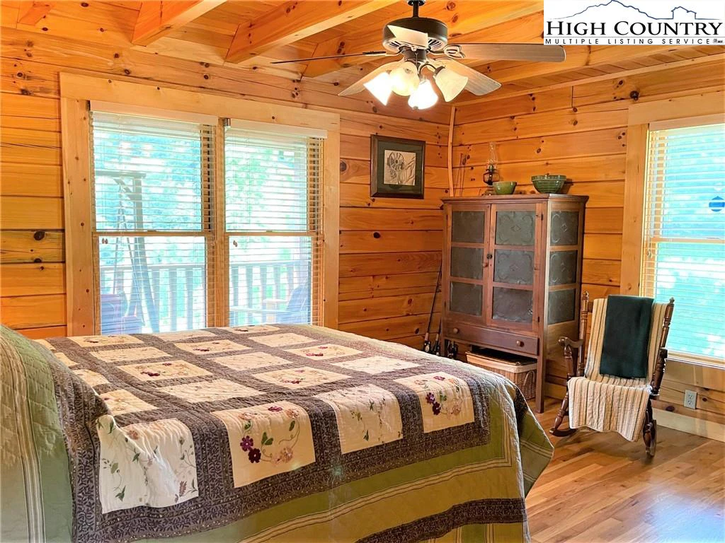 Image number 3 for the current listing