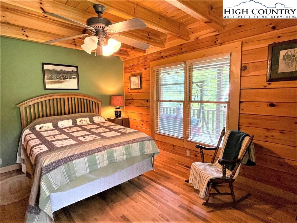 Image number 4 for the current listing
