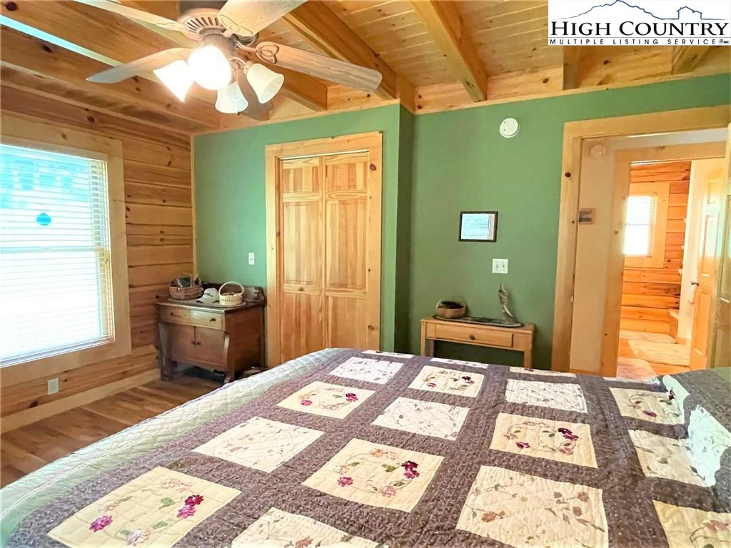 Image number 5 for the current listing