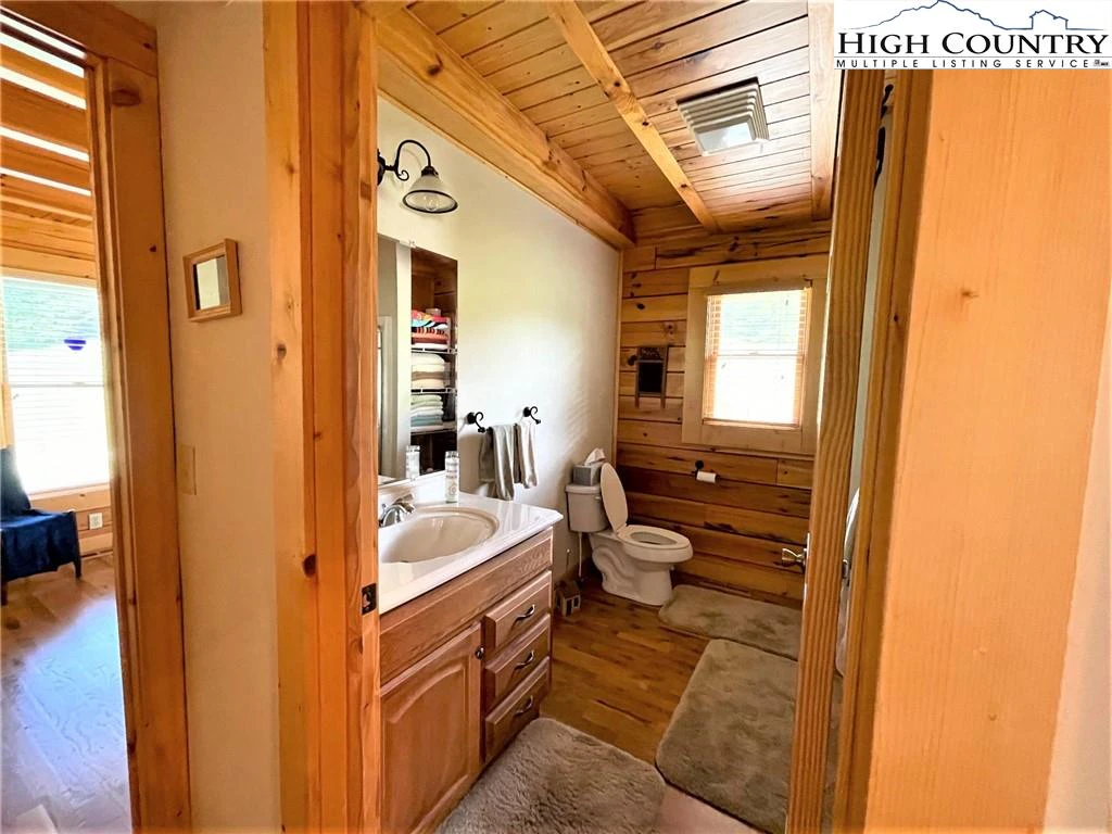 Image number 6 for the current listing