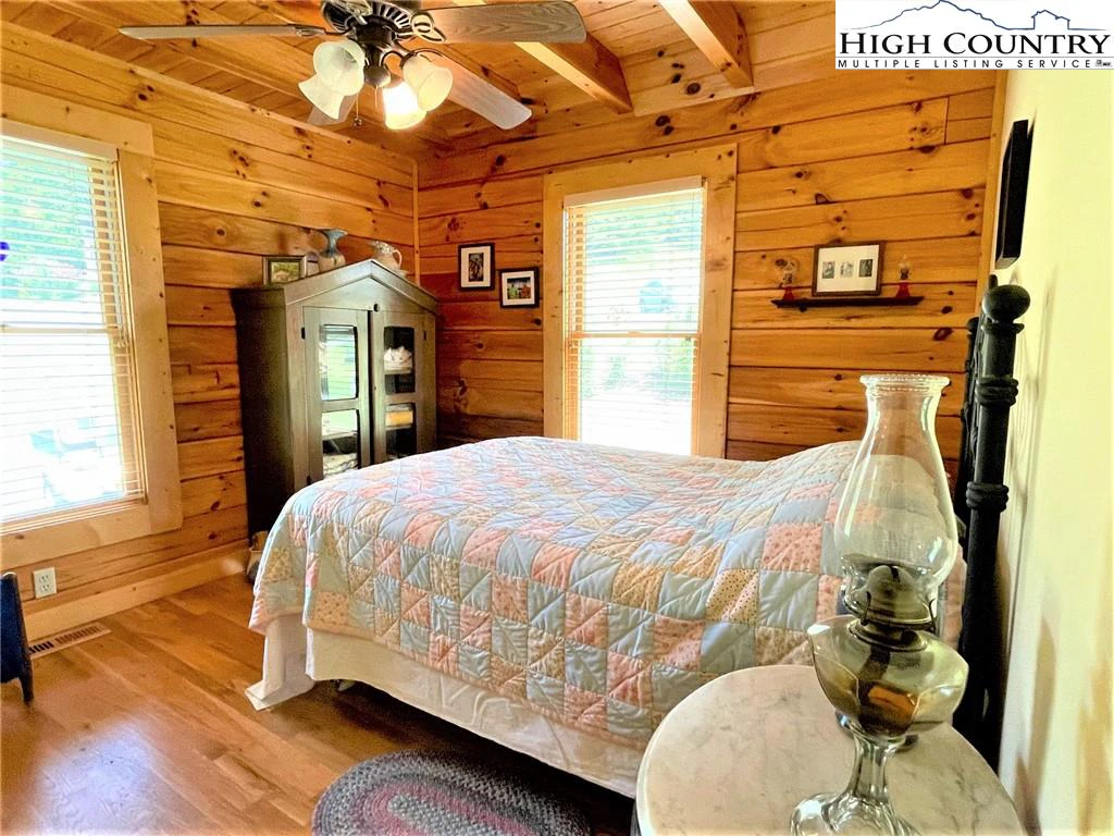 Image number 9 for the current listing