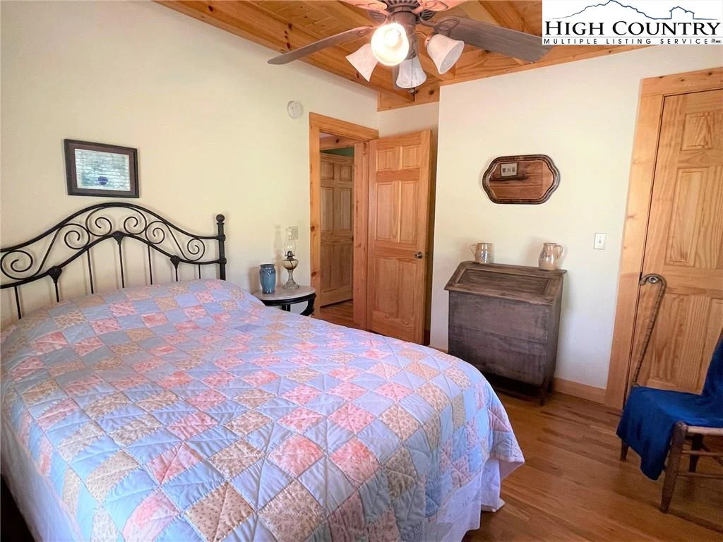 Image number 10 for the current listing