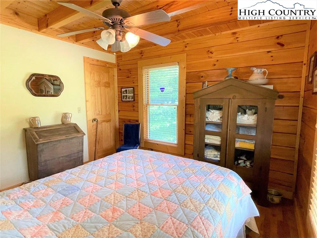 Image number 11 for the current listing