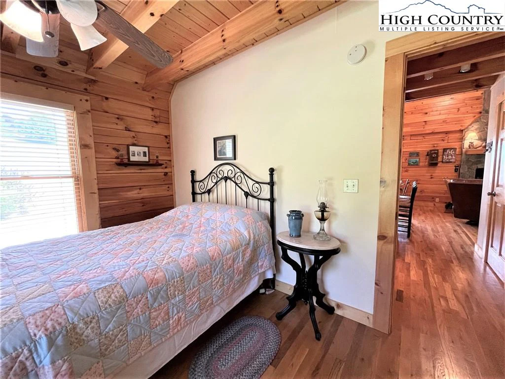 Image number 12 for the current listing